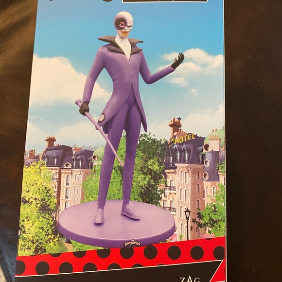 Brand New Shadow/Hawk Moth Vinyl Figure - Picture 3 of 8